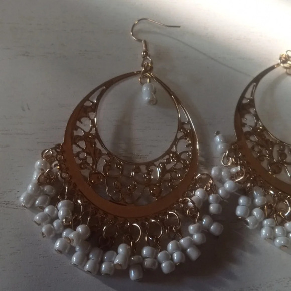 Large gold tone earrings‎ - Picture 3 of 3